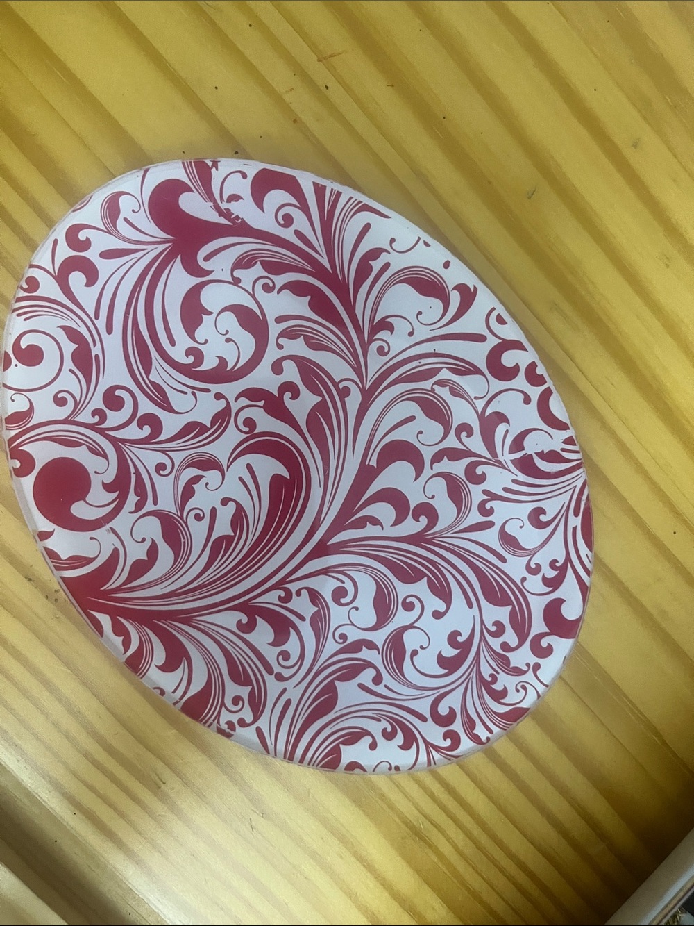 Michel Design Works White Plate with Decorative Red Scroll Pattern 734